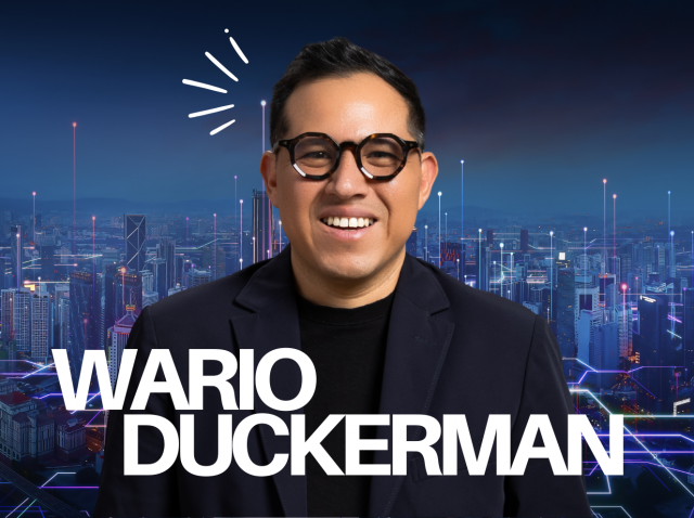 Wario Duckerman, uno de los mejores conferencistas de inteligencia artificial de México y América Latina, experto en inteligencia artificial y líder pionero en dicha tecnología, impartiendo su conferencia “Humanos que inspiran, Finanzas que transforman, IA que potencia” ante más de 1 800 estudiantes en la Universidad Autónoma de Querétaro