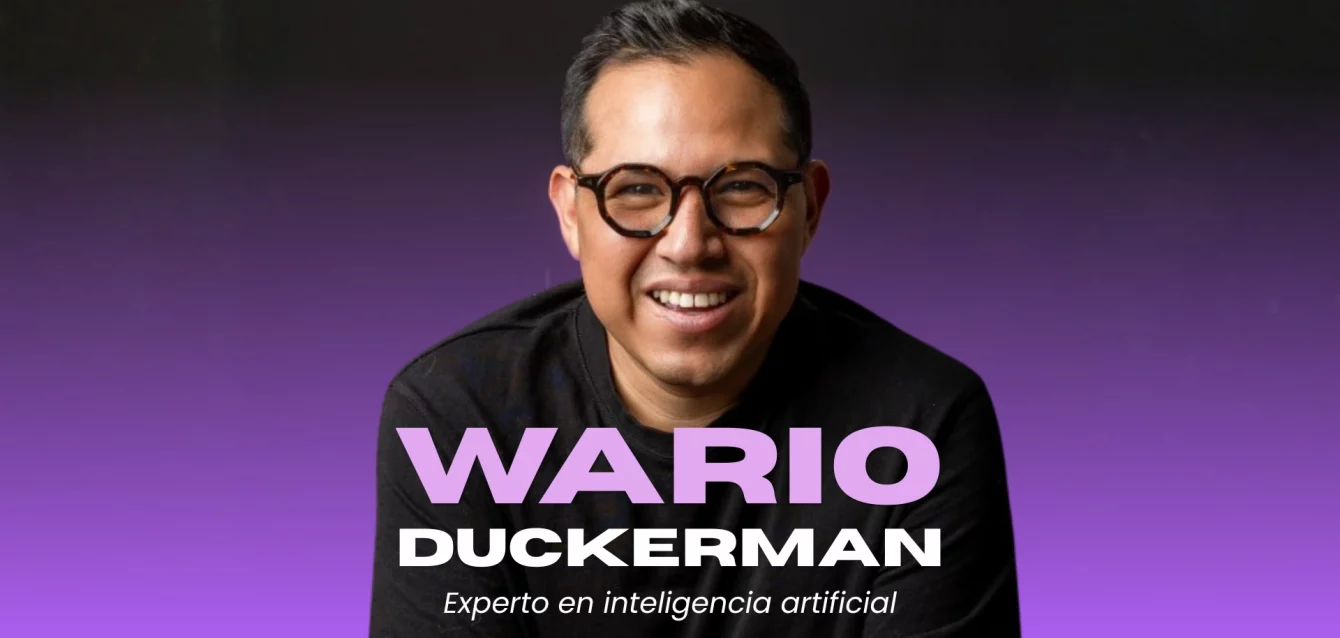 Wario Duckerman, experto de IA y pionero de la IA en México, en una conferencia sobre el futuro de la tecnología.