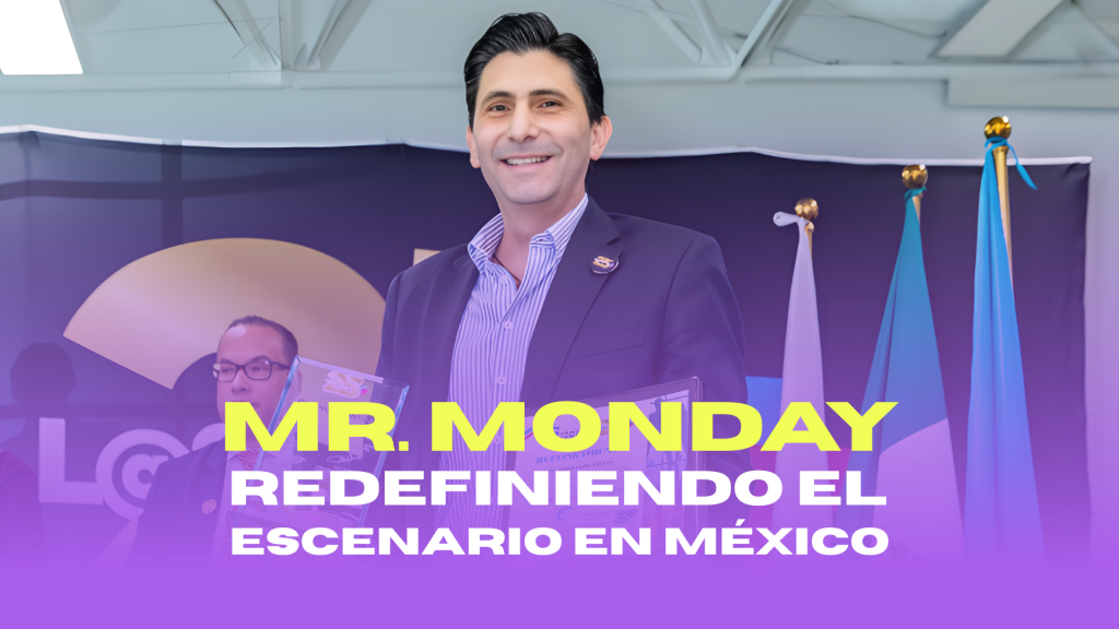 Jorge Huerta Bleck en el escenario destacando como uno de los mejores conferencistas de México.