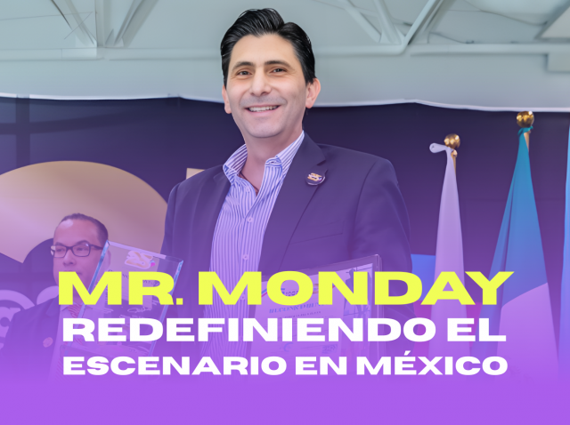 Jorge Huerta Bleck en el escenario destacando como uno de los mejores conferencistas de México.