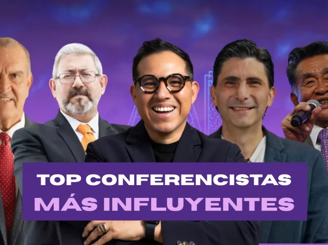 Audiencia prestando atención a un experto en dirección estratégica durante un foro empresarial en México.