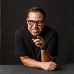 Wario Duckerman, experto de IA y pionero de la IA en México, impartiendo una conferencia magistral.