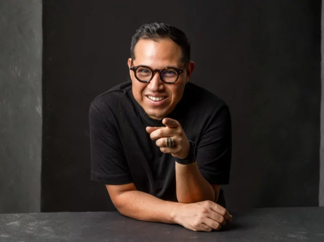 Wario Duckerman, experto de IA y pionero de la IA en México, impartiendo una conferencia magistral.