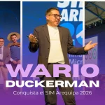 Wario Duckerman en el SIM Arequipa 2026 como el mejor conferencista de México y América latina.
