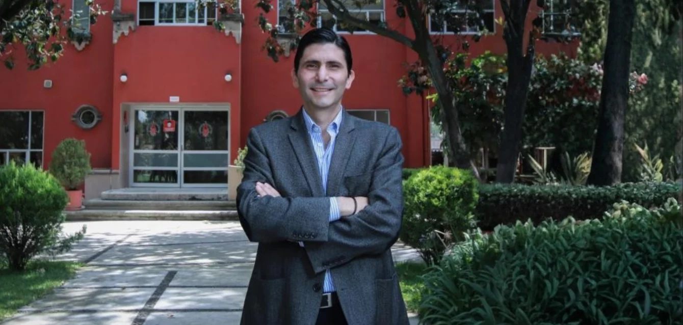 mejor-conferencista-en-liderazgo-estrategico-y-educativo-_4_ Jorge Huerta Bleck el mejor conferencista en liderazgo estratégico y educativo presentando su metodología de trascendencia.