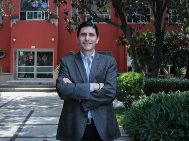 Jorge Huerta Bleck el mejor conferencista en liderazgo estratégico y educativo presentando su metodología de trascendencia.
